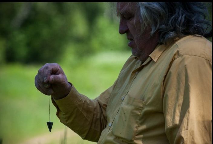 Andris Špats apgalvo, ka informāciju saņem no senajiem zintniekiem, kuri dzīvojuši ap 1000.gadu